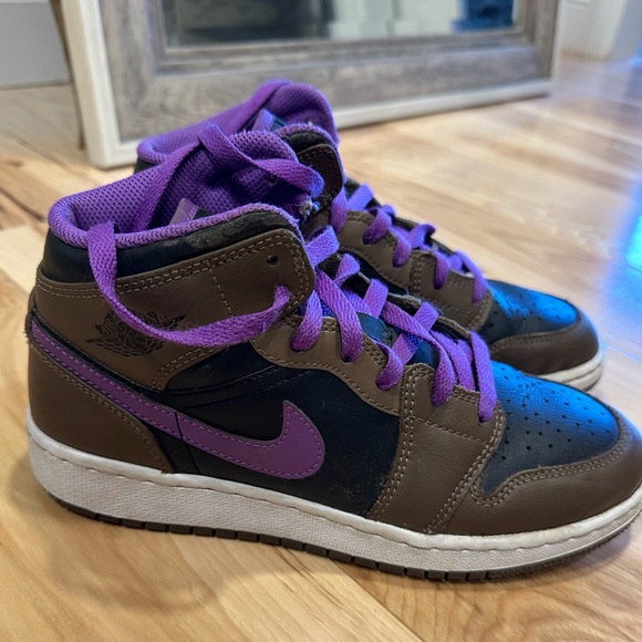 Nike Air Jordan 1 Mid Kids Size 5 - Picture 1 of 7